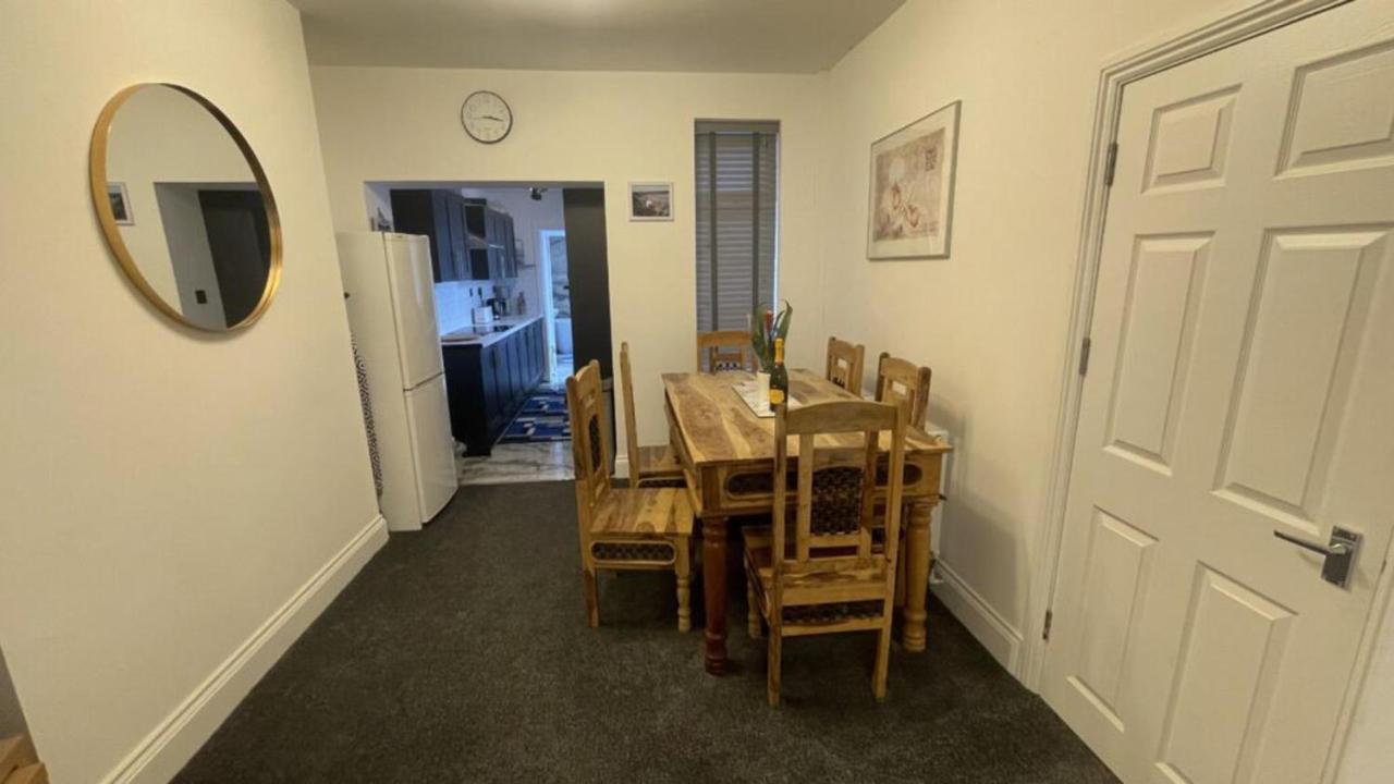 سكرابورو House Located Centrally For Up To 8 Guests المظهر الخارجي الصورة