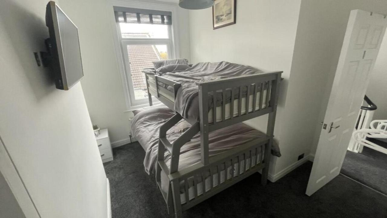 سكرابورو House Located Centrally For Up To 8 Guests المظهر الخارجي الصورة
