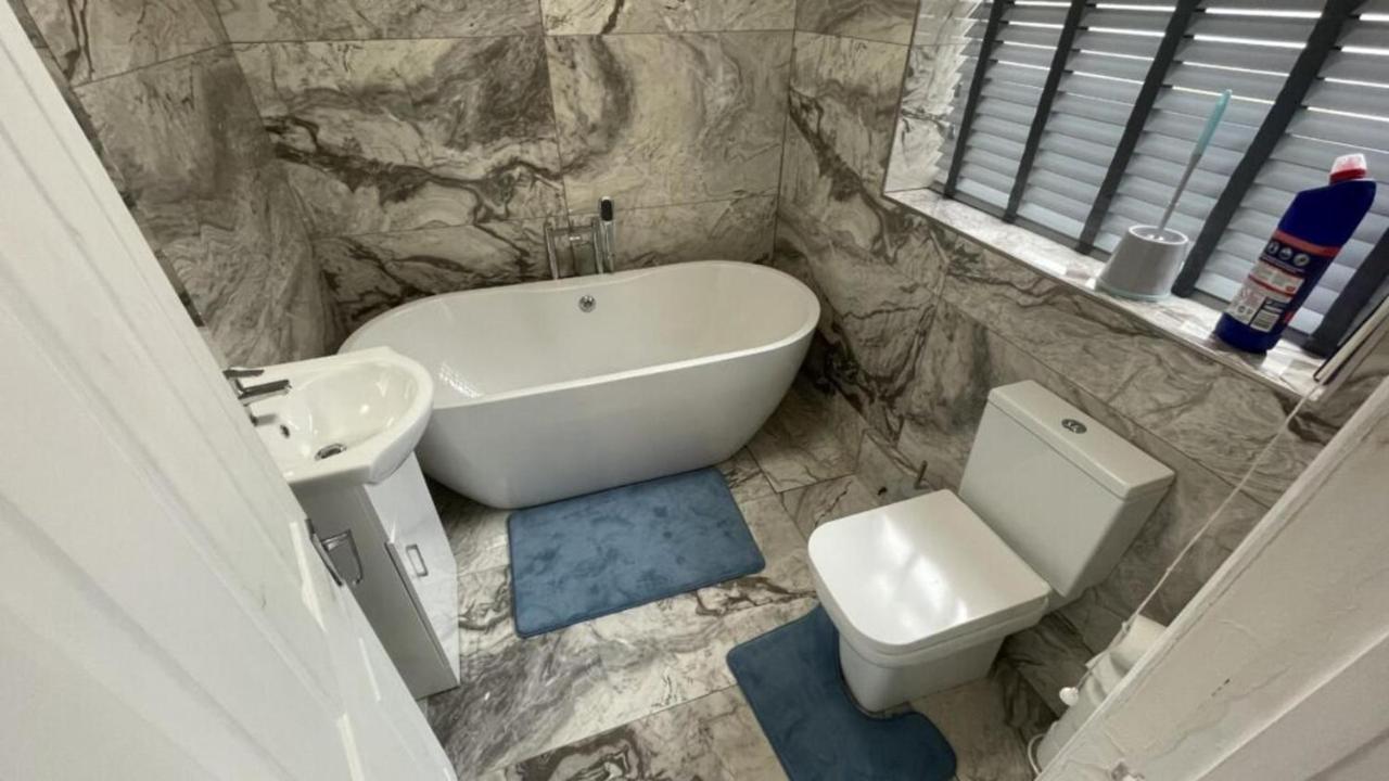 سكرابورو House Located Centrally For Up To 8 Guests المظهر الخارجي الصورة